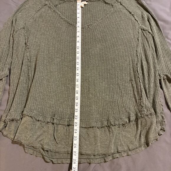We The Free Long Sleeve Boho Waffle Knit Flowy Top Women's Large Green - Picture 7 of 9